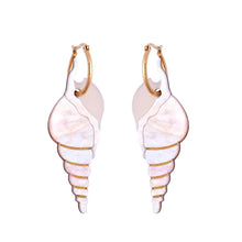 Load image into Gallery viewer, Twist Shell Hoops