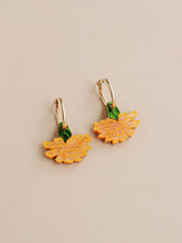 Load image into Gallery viewer, Calendula Hoops