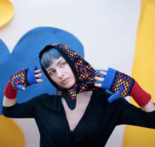 Load image into Gallery viewer, Granny squares triangle wool scarf