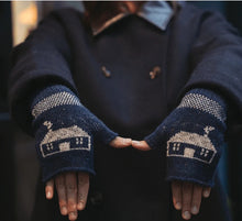Load image into Gallery viewer, Teachín Wrist Warmers in Peat