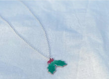 Load image into Gallery viewer, Cadwen Celyn, Holly Necklace