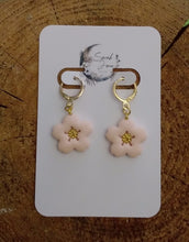 Load image into Gallery viewer, Chunky Autumn Daisy Earrings
