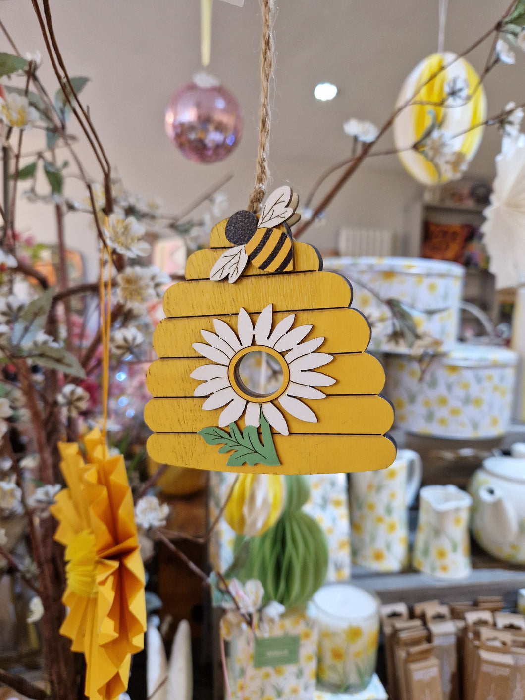 Wooden Beehive and Daisy Decoration
