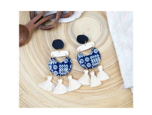 Load image into Gallery viewer, Tassel Carthen earrings
