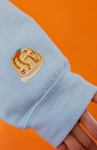 Oversized Pancakes sweater in 90s baby blue eyeshadow