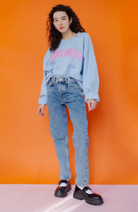 Oversized Pancakes sweater in 90s baby blue eyeshadow