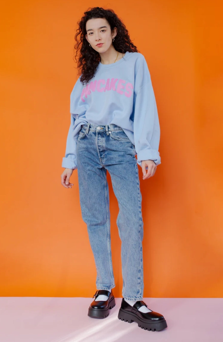 Oversized Pancakes sweater in 90s baby blue eyeshadow