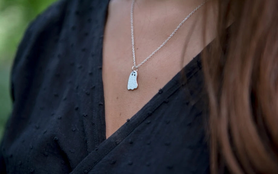 Cadwen Bwgan/Ghost necklace