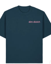 Load image into Gallery viewer, Dim Diolch t-shirt in Navy
