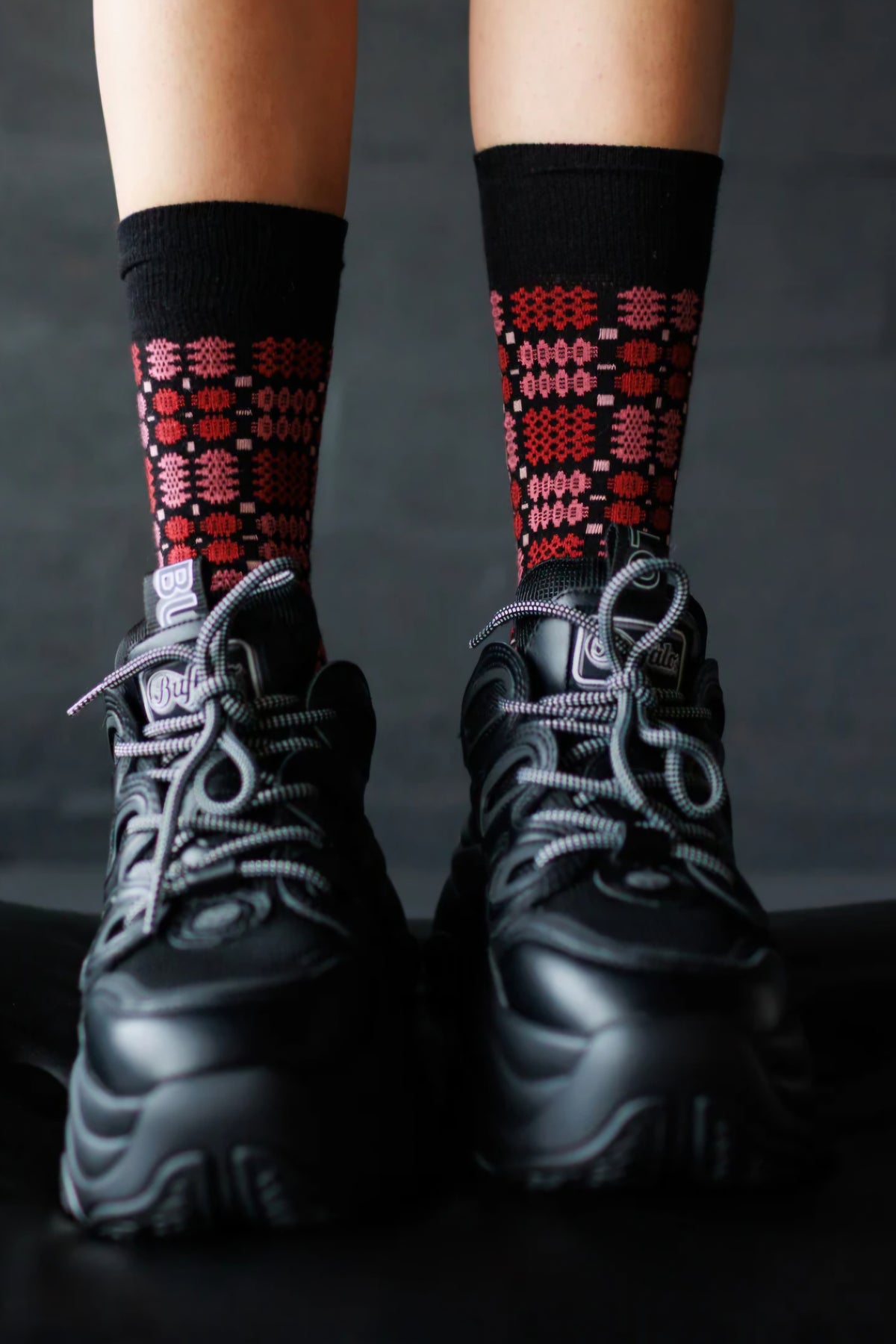 Mabli Carthen Socks - Soot/Petals