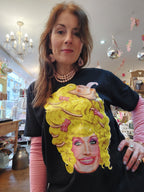 Dolly Deluxe Dolly Parton t-shirt.