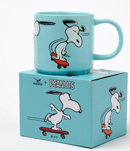 Load image into Gallery viewer, Peanuts Skateboard mug

