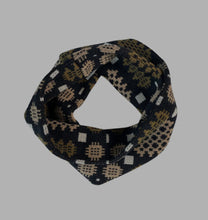 Load image into Gallery viewer, Mabli Carthen Wrap - Soot/Fields
