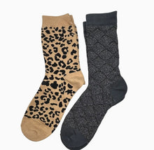 Load image into Gallery viewer, Sand leopard and Paris lurex duo sock with jewelled bee brooch gift set
