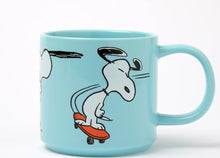 Load image into Gallery viewer, Peanuts Skateboard mug
