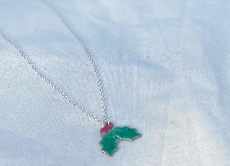 Cadwen Celyn, Holly Necklace