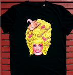Dolly Deluxe Dolly Parton t-shirt.