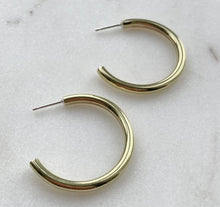 Load image into Gallery viewer, Chunky midi hoops earrings
